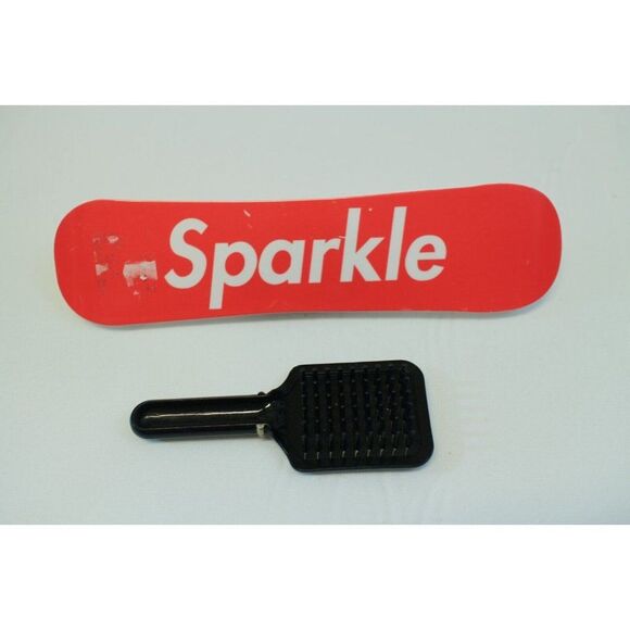 Rainbow High Winter Break Ruby Anderson Snowboard & Brush - Picture 2 of 3